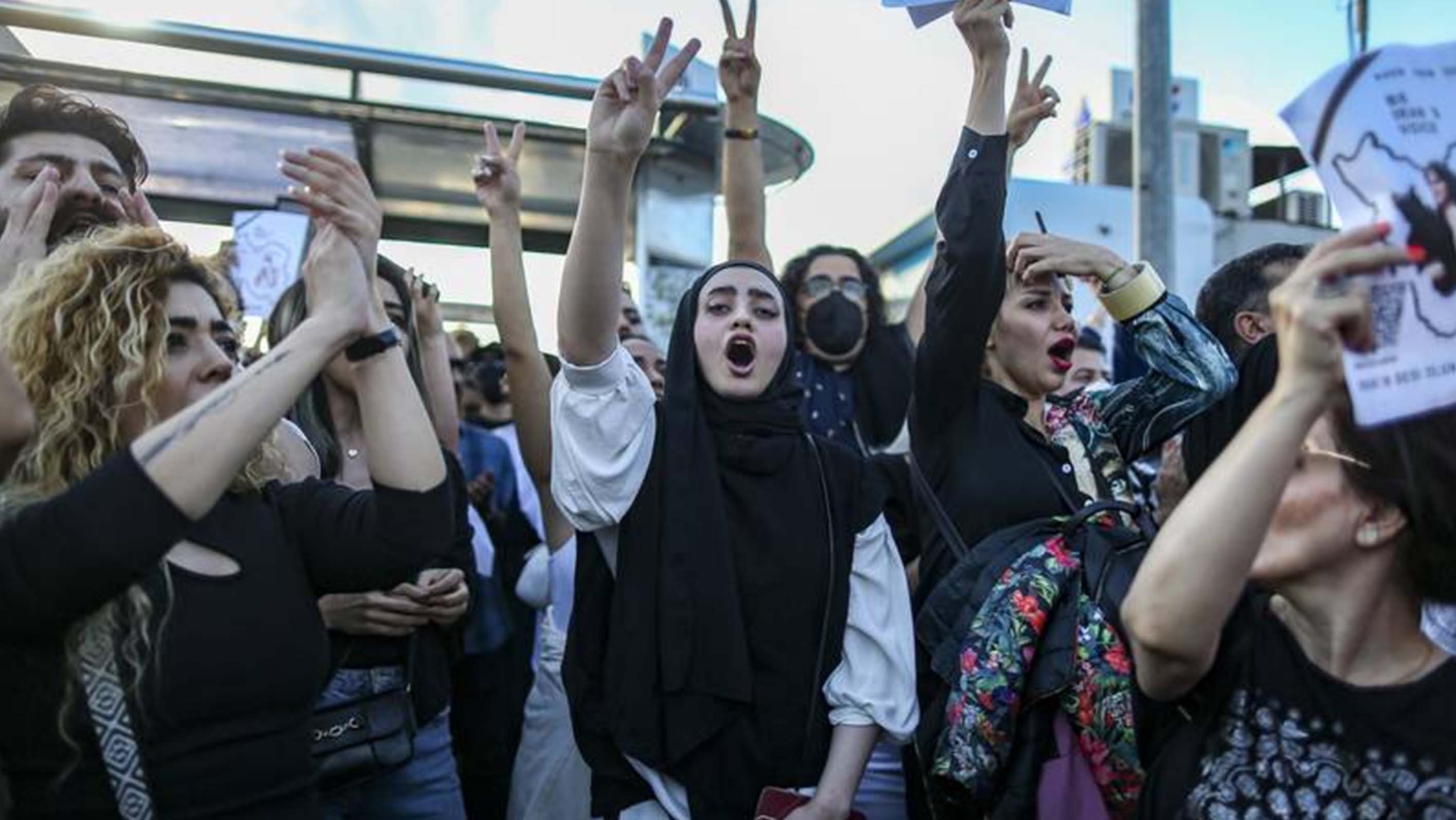 Nobel laureate: World media’s little attention to Iranian women’s struggle for Iranians raises eyebrows 