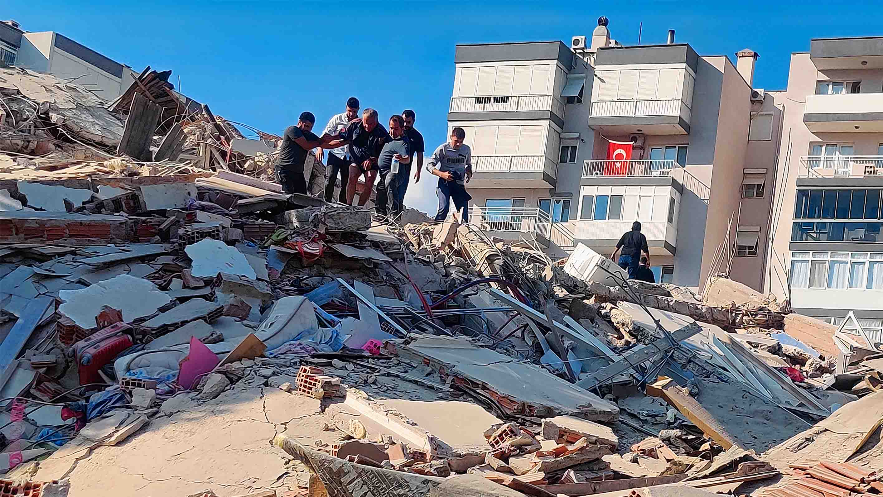 Tawakkol Karman pledges funding for 50 housing units for earthquake victims in Turkey